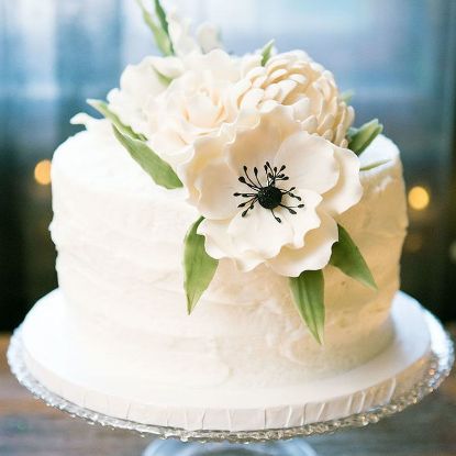 Picture of Traditional single tier wedding cake