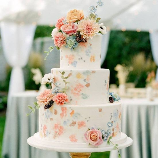 Picture of Beautifully decorated fairytale wedding cake