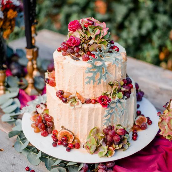 Picture of Beautifully decorated fairytale wedding cake