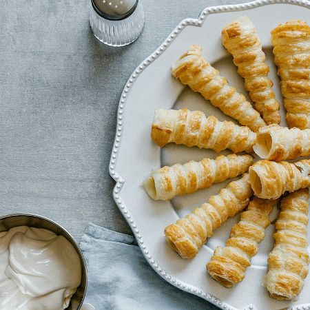 https://cookiesbakery.nop-station.com/images/thumbs/0000201_freshly-baked-french-pastry-rolls_450.jpeg