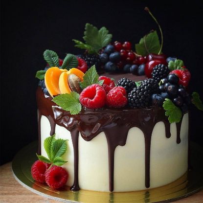 Picture of Custom made birthday cake with fruits
