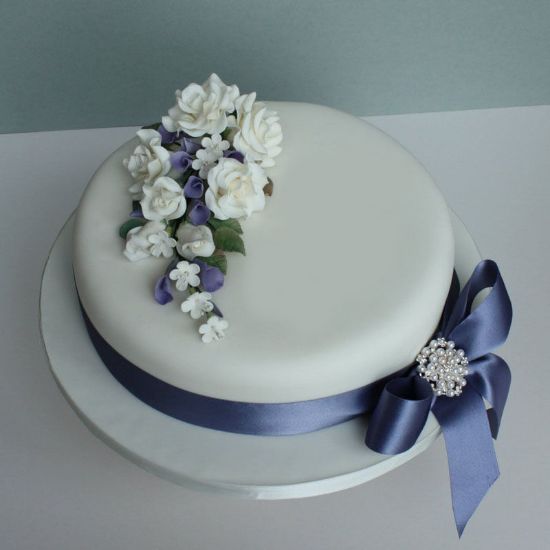 Picture of Traditional single tier wedding cake
