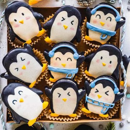 Picture of Cute penguin macarons